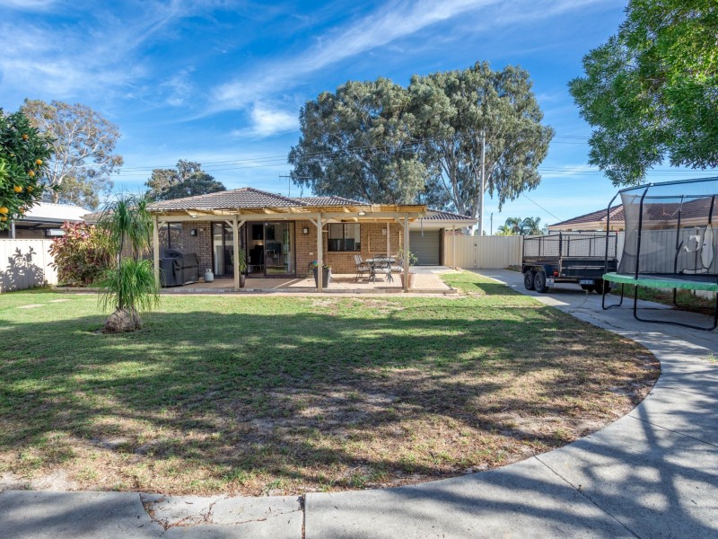 133 Seville Drive, Seville Grove WA 6112