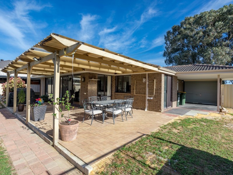 133 Seville Drive, Seville Grove WA 6112