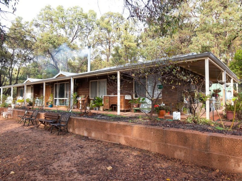 135 Palmateer Drive, Bickley WA 6076
