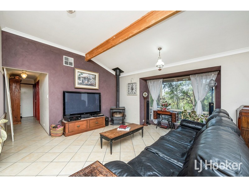 135 Palmateer Drive, Bickley WA 6076