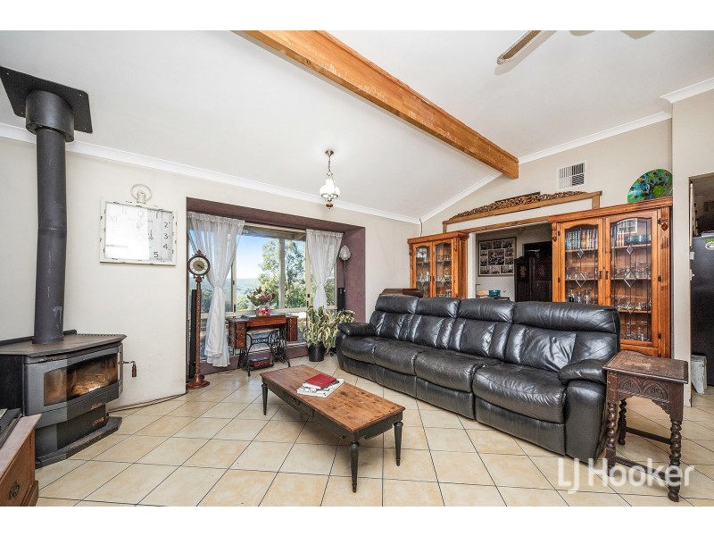 135 Palmateer Drive, Bickley WA 6076