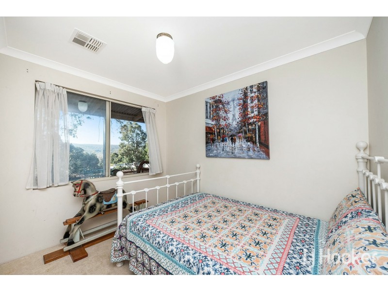 135 Palmateer Drive, Bickley WA 6076