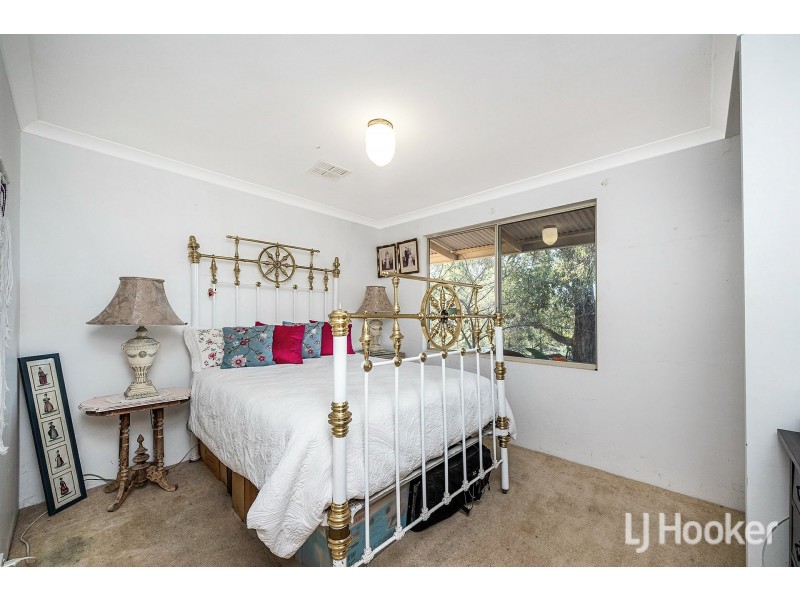 135 Palmateer Drive, Bickley WA 6076