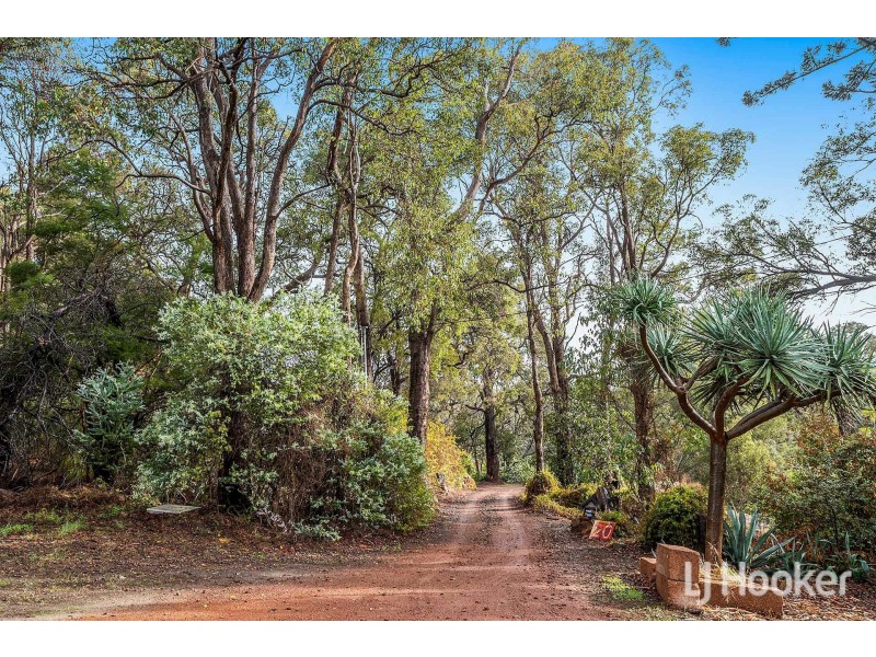 135 Palmateer Drive, Bickley WA 6076