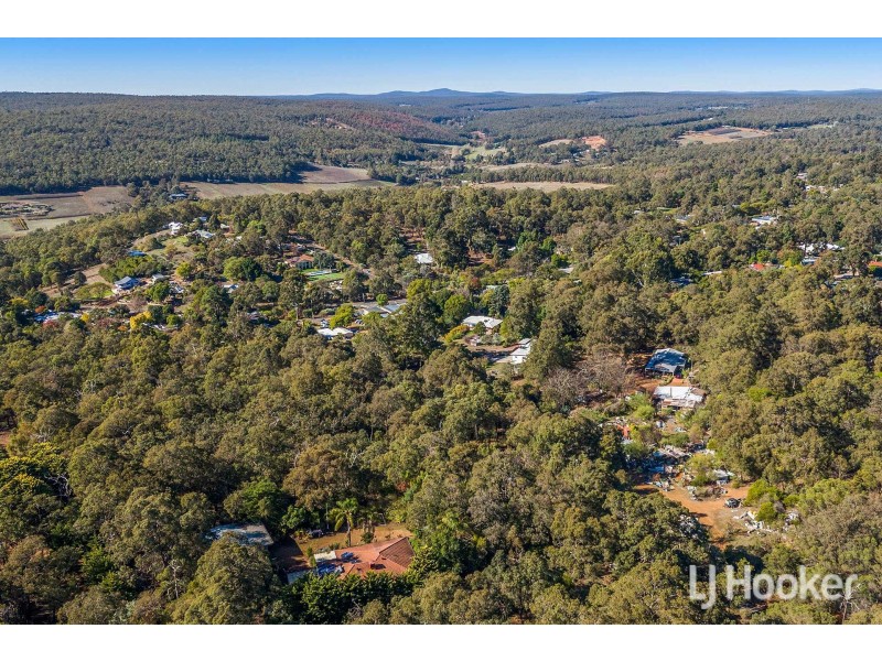 135 Palmateer Drive, Bickley WA 6076