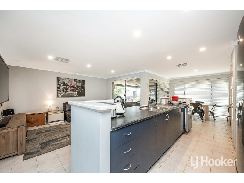 17 Abrolhos Loop, Beckenham WA 6107