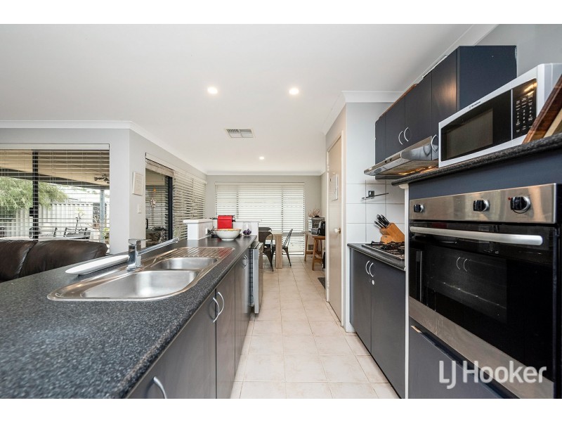 17 Abrolhos Loop, Beckenham WA 6107