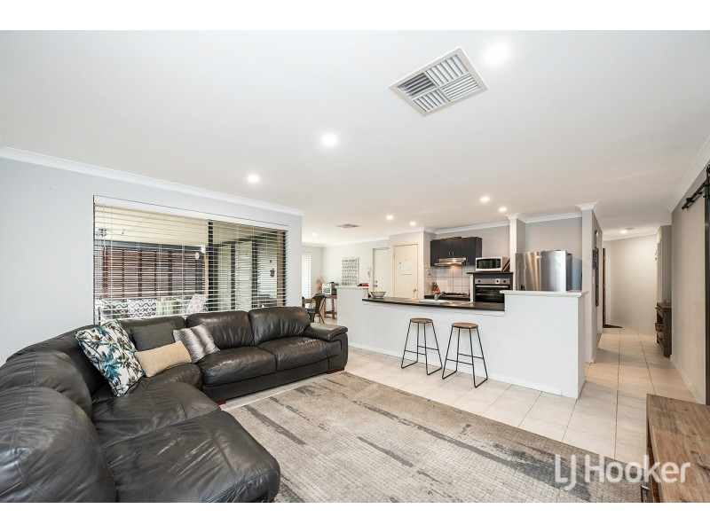 17 Abrolhos Loop, Beckenham WA 6107