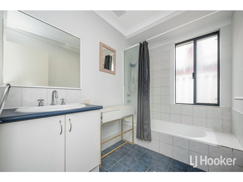 17 Abrolhos Loop, Beckenham WA 6107