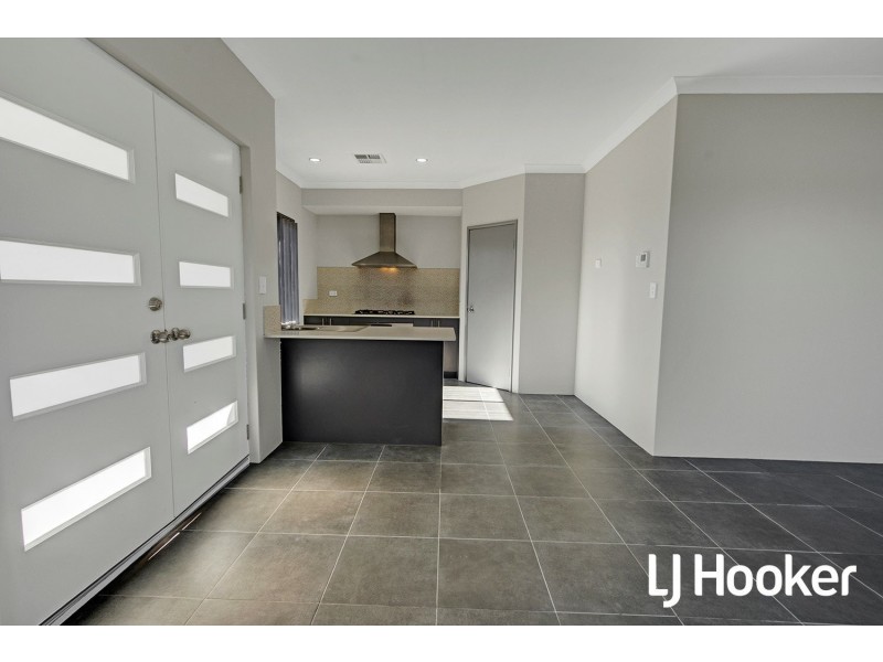 20 Dorney Esplanade, Champion Lakes WA 6111