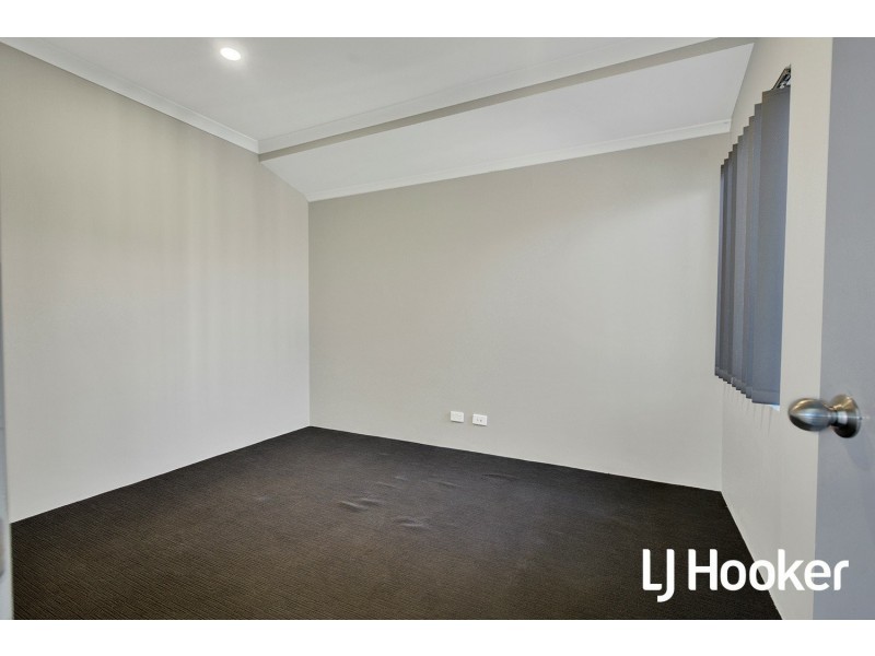 20 Dorney Esplanade, Champion Lakes WA 6111