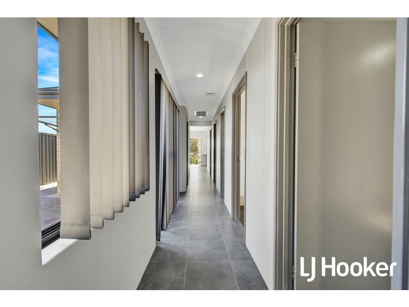 20 Dorney Esplanade, Champion Lakes WA 6111