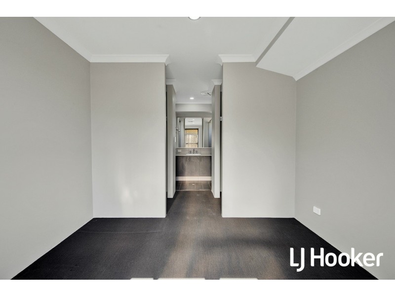 20 Dorney Esplanade, Champion Lakes WA 6111