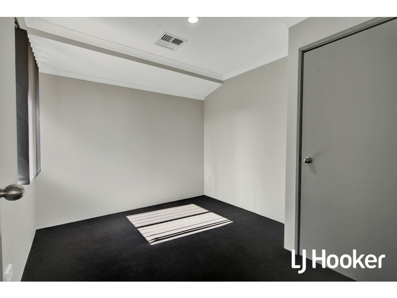 20 Dorney Esplanade, Champion Lakes WA 6111