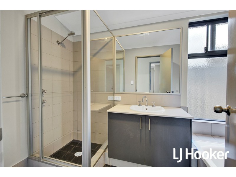 20 Dorney Esplanade, Champion Lakes WA 6111