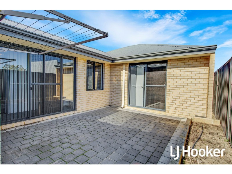 20 Dorney Esplanade, Champion Lakes WA 6111