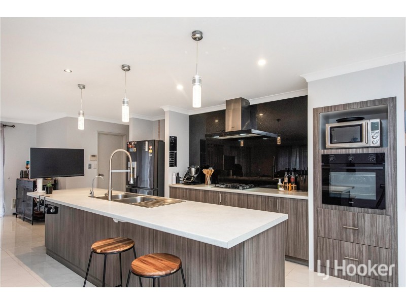 1 Amalfi Way, Canning Vale WA 6155