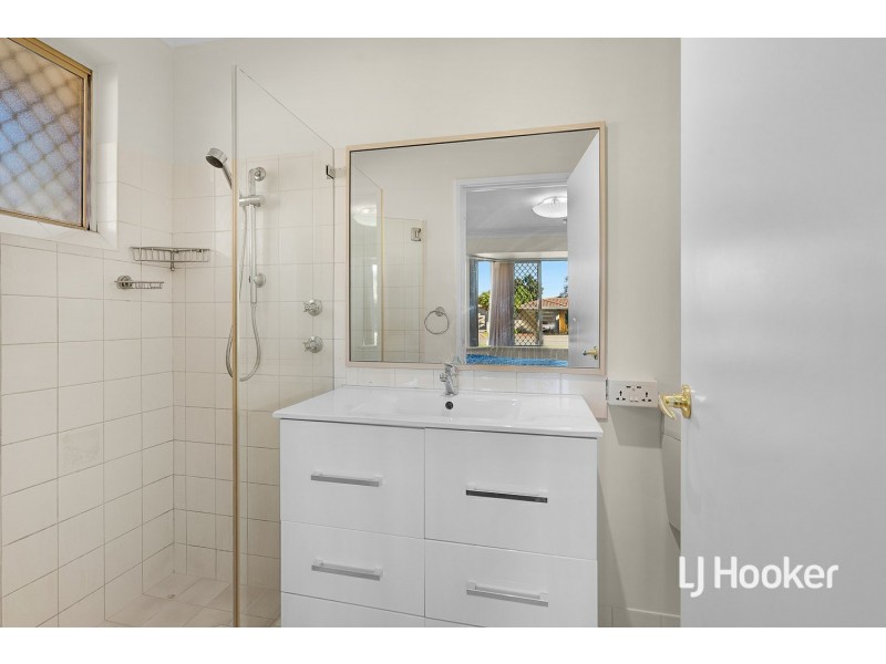 19 Wateredge Road, Thornlie WA 6108