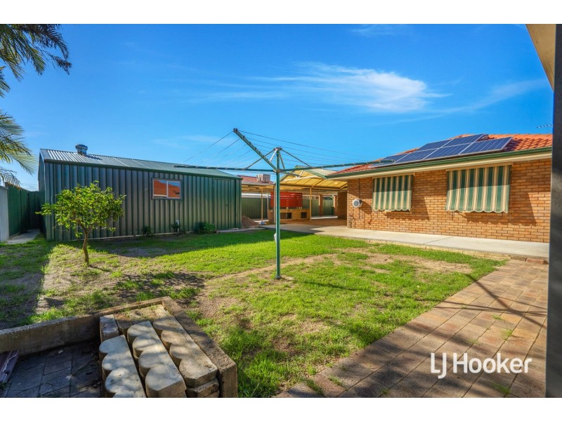 19 Wateredge Road, Thornlie WA 6108