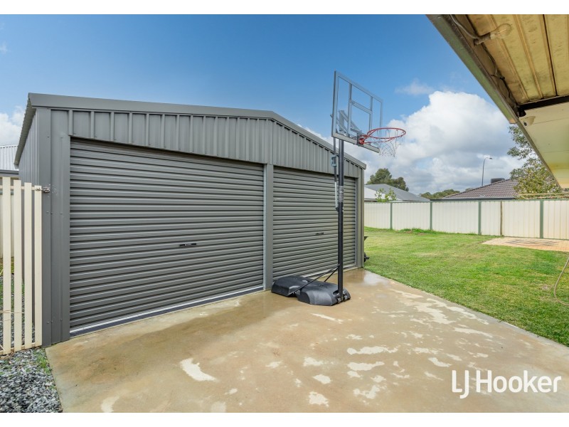 7 Donegal Court, Seville Grove WA 6112