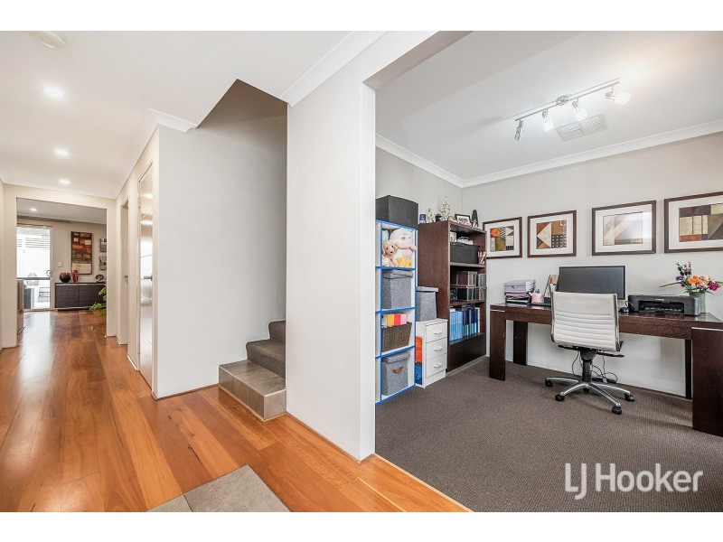 8 Bruny Meander, Wandi WA 6167