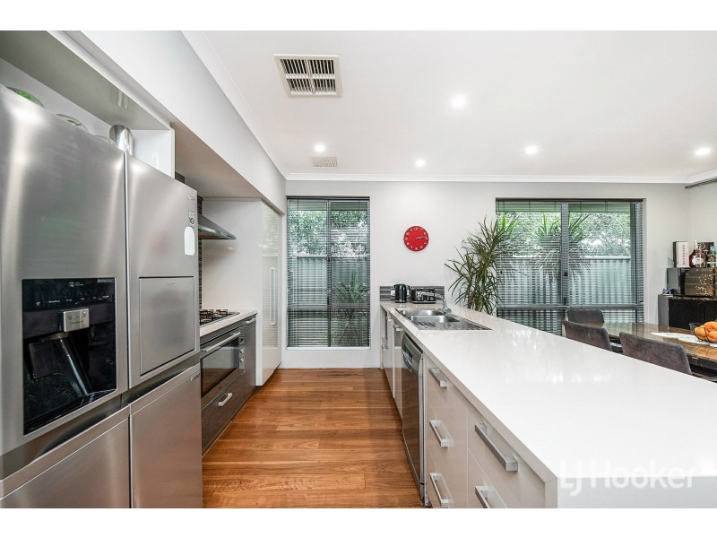 8 Bruny Meander, Wandi WA 6167