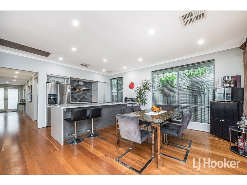 8 Bruny Meander, Wandi WA 6167