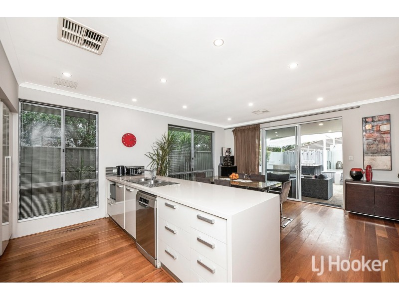 8 Bruny Meander, Wandi WA 6167