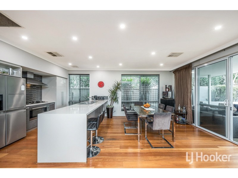 8 Bruny Meander, Wandi WA 6167