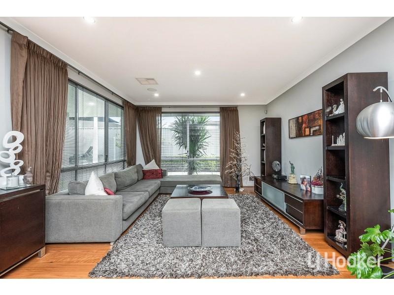 8 Bruny Meander, Wandi WA 6167