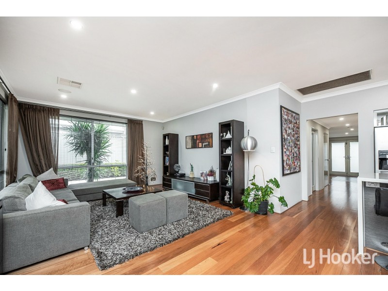8 Bruny Meander, Wandi WA 6167