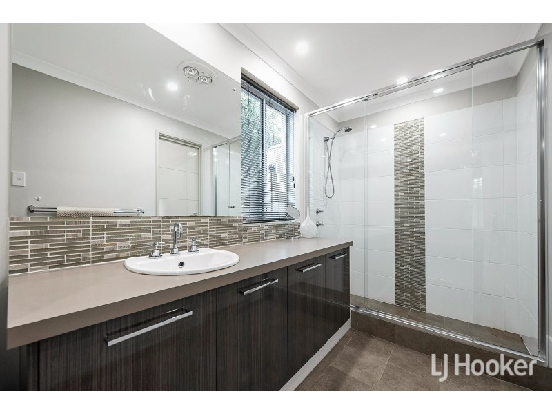 8 Bruny Meander, Wandi WA 6167
