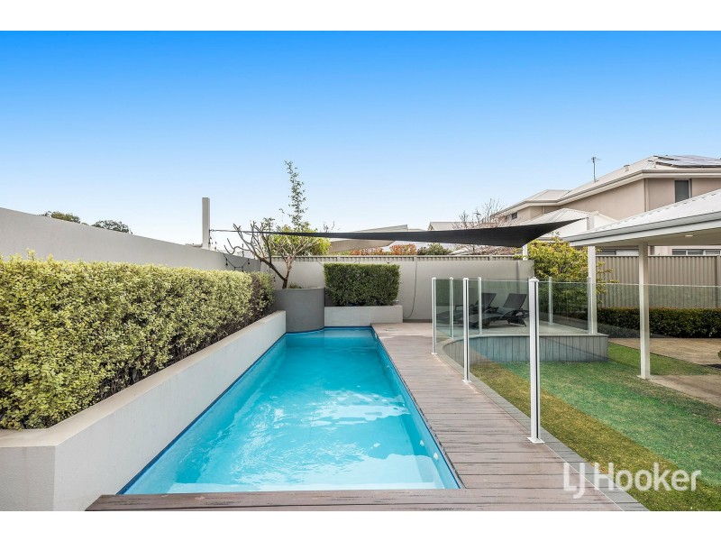 8 Bruny Meander, Wandi WA 6167