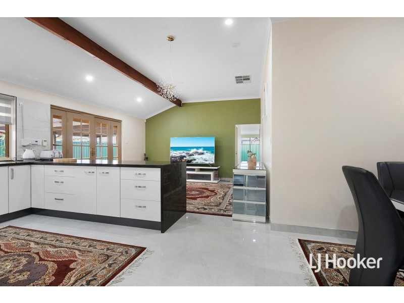 7 Reveley Close, Seville Grove WA 6112