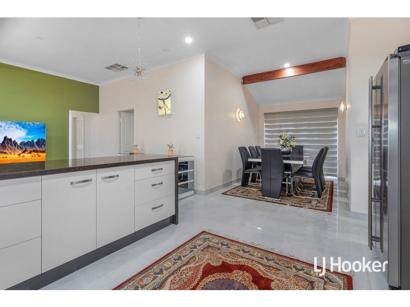 7 Reveley Close, Seville Grove WA 6112