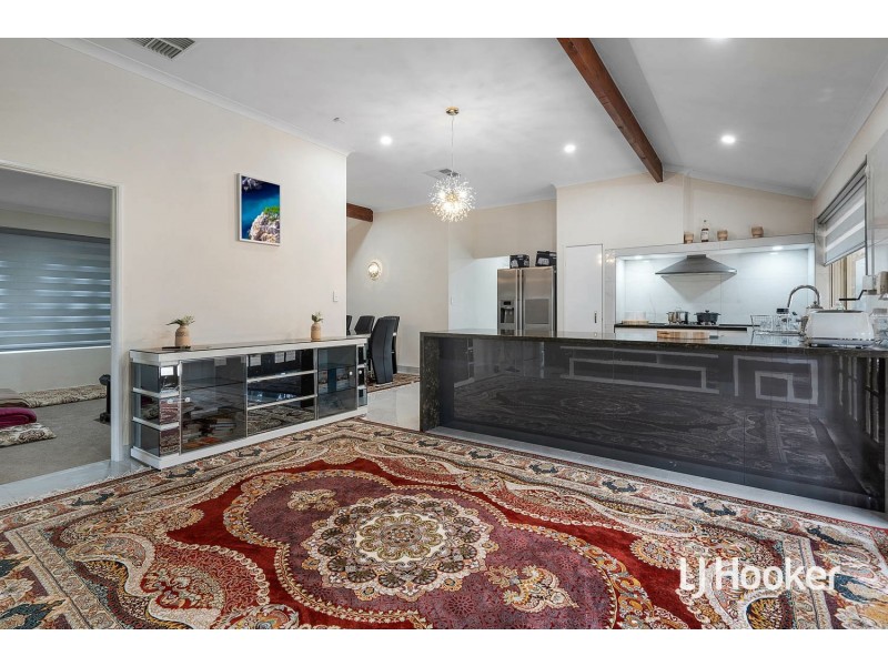 7 Reveley Close, Seville Grove WA 6112