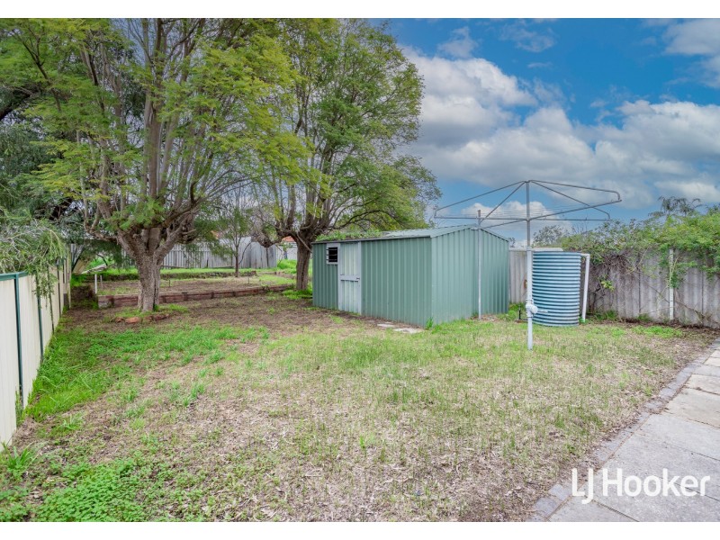 15 Arnott Court, Kelmscott WA 6111