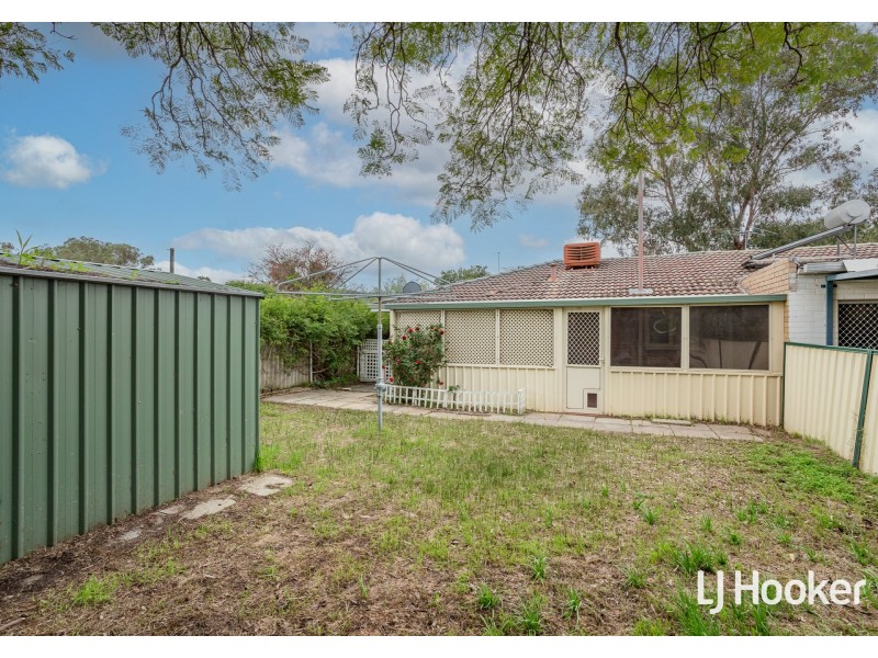 15 Arnott Court, Kelmscott WA 6111