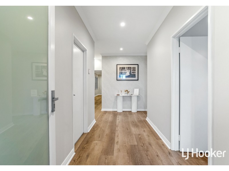 9 Calamocha Way, Piara Waters WA 6112