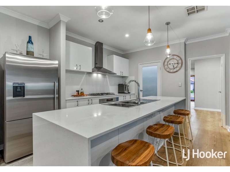 9 Calamocha Way, Piara Waters WA 6112