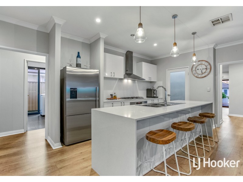 9 Calamocha Way, Piara Waters WA 6112