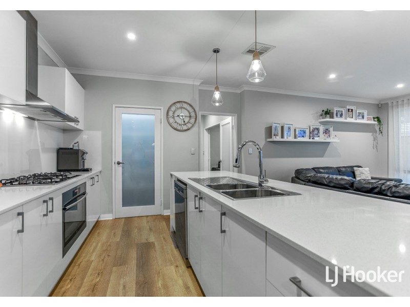 9 Calamocha Way, Piara Waters WA 6112