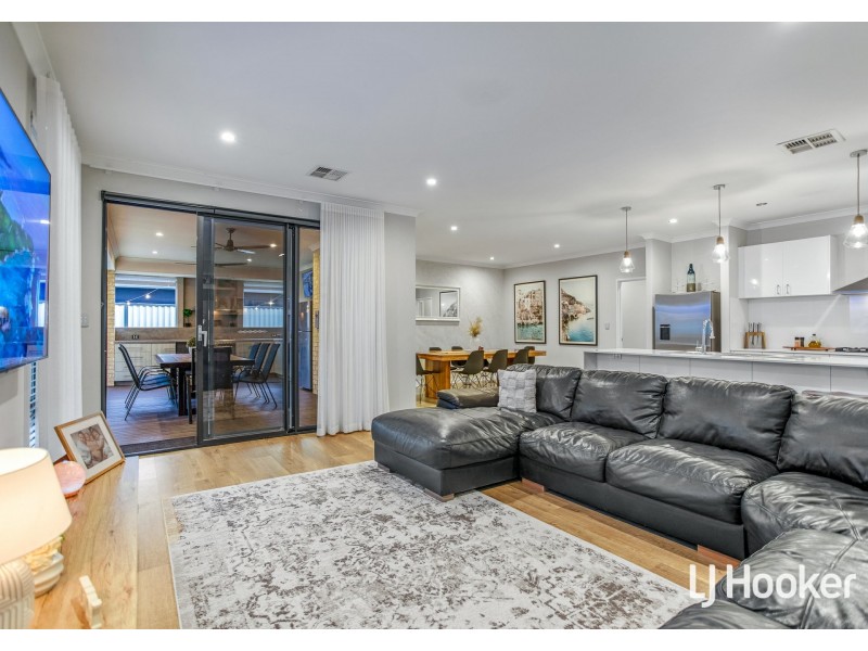 9 Calamocha Way, Piara Waters WA 6112