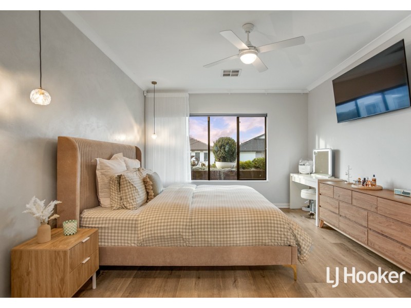 9 Calamocha Way, Piara Waters WA 6112