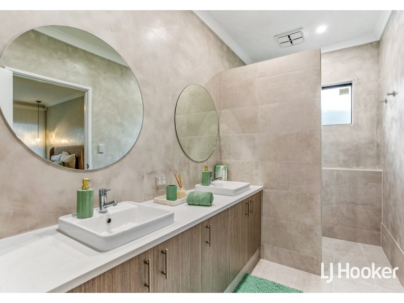 9 Calamocha Way, Piara Waters WA 6112