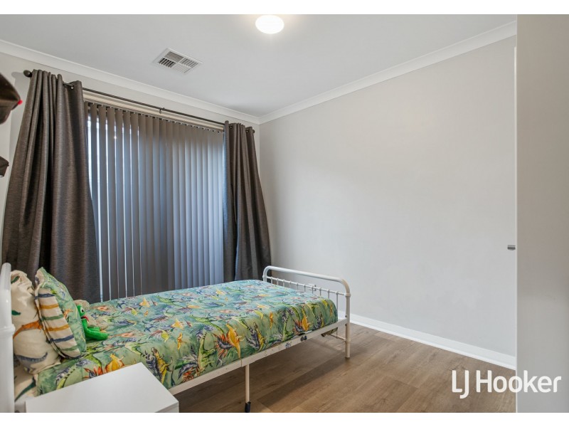 9 Calamocha Way, Piara Waters WA 6112