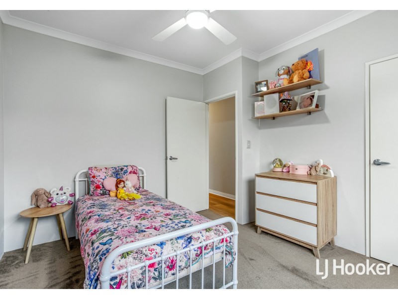 9 Calamocha Way, Piara Waters WA 6112