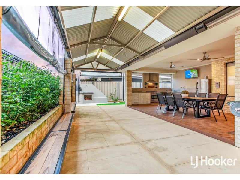 9 Calamocha Way, Piara Waters WA 6112