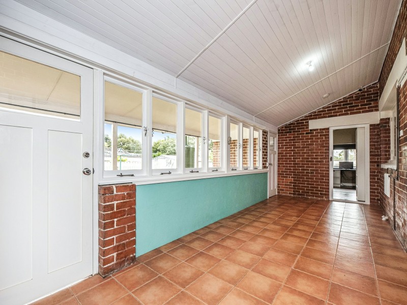 61 Westfield Road, Camillo WA 6111