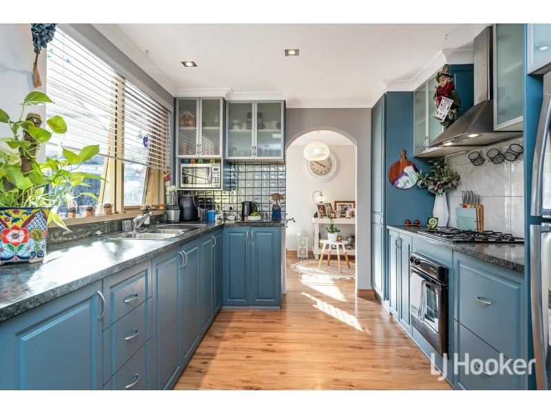 11 Toora Place, Cooloongup WA 6168